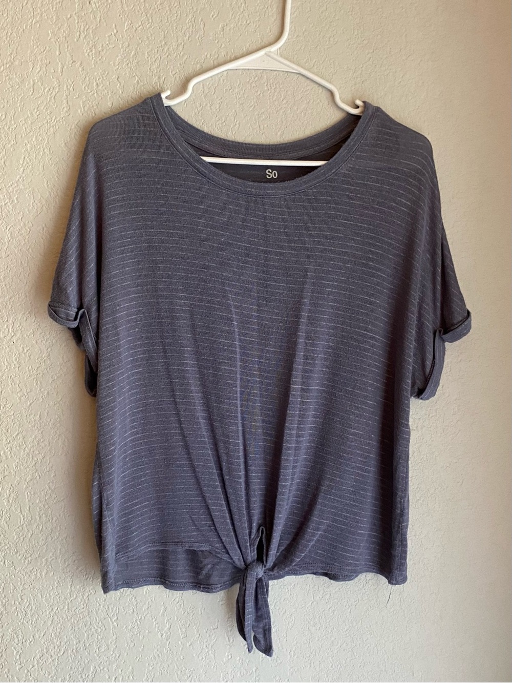 SO Women's Charcoal Gray Short Sleeve Tie-Front Tee